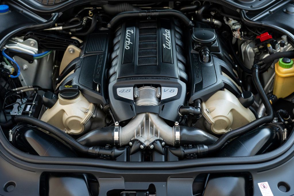 2016 Porsche Panamera Image 145