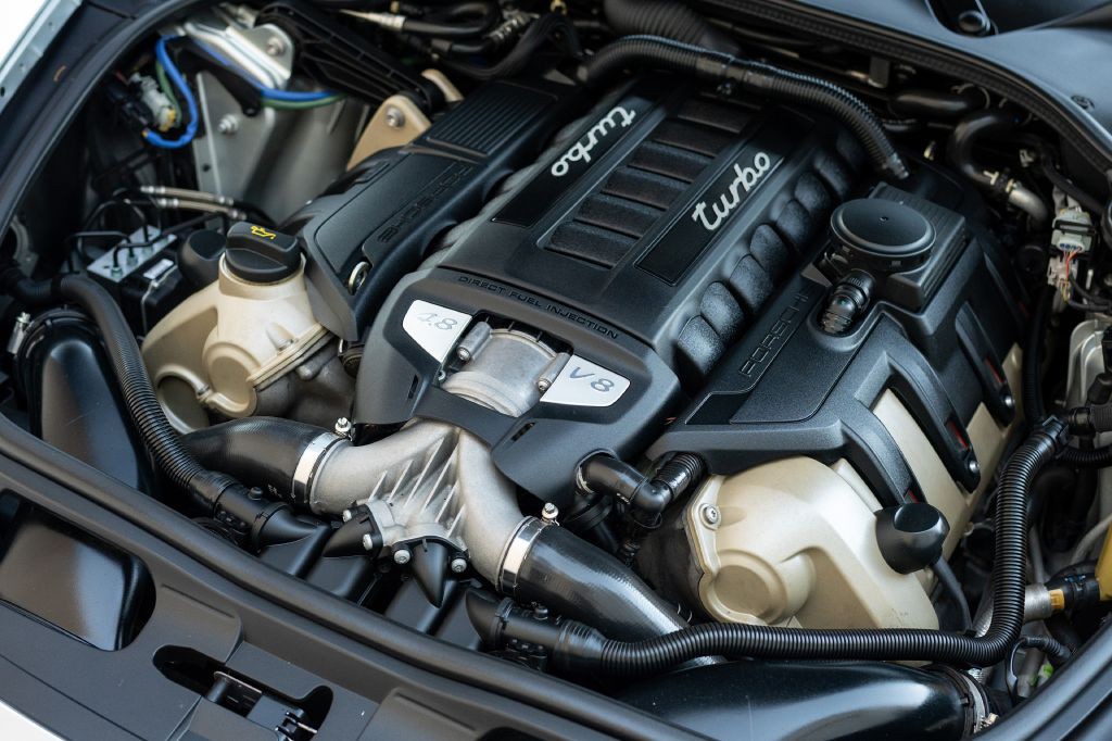 2016 Porsche Panamera Image 146