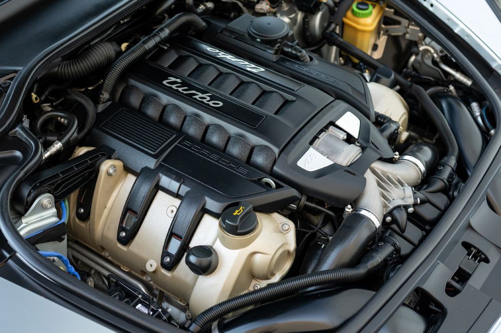 2016 Porsche Panamera Image 148