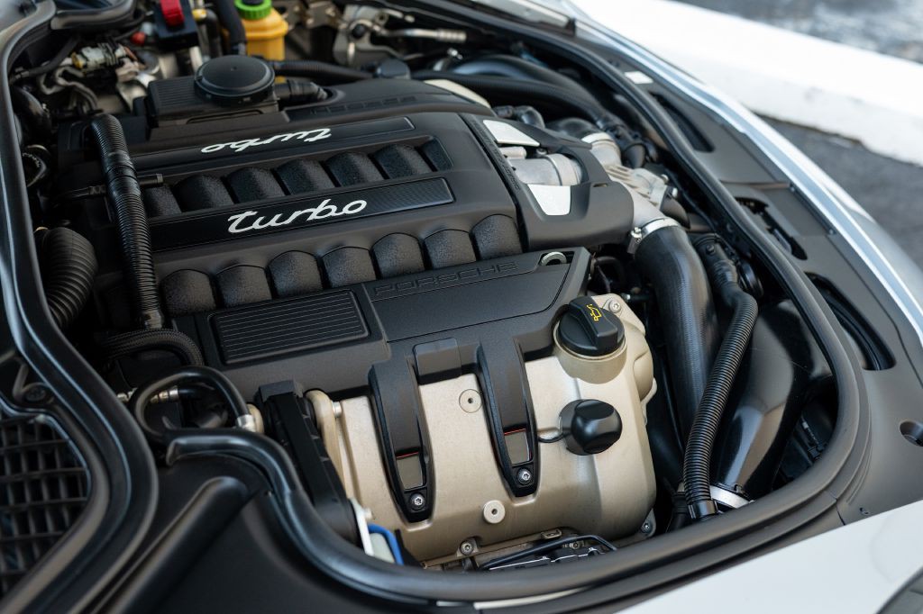 2016 Porsche Panamera Image 152