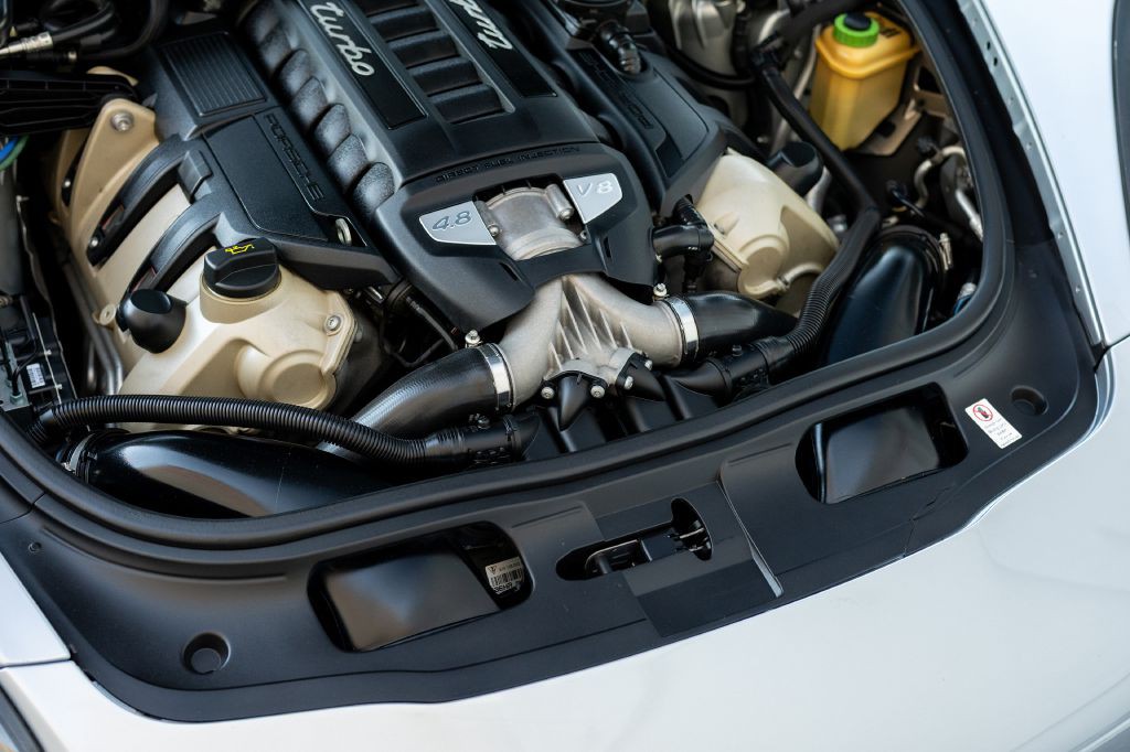 2016 Porsche Panamera Image 158