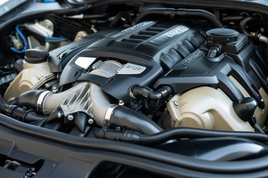 2016 Porsche Panamera Image 160