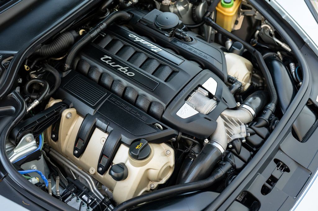 2016 Porsche Panamera Image 161