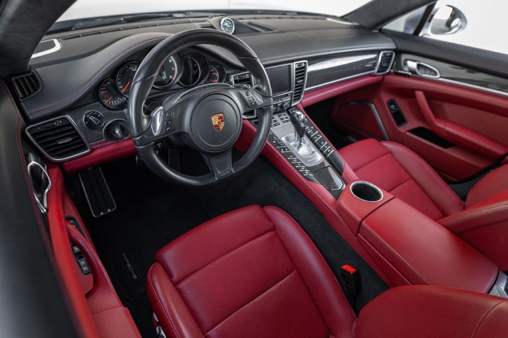 2016 Porsche Panamera Image 164