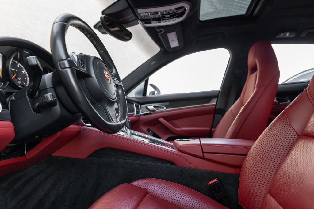 2016 Porsche Panamera Image 166