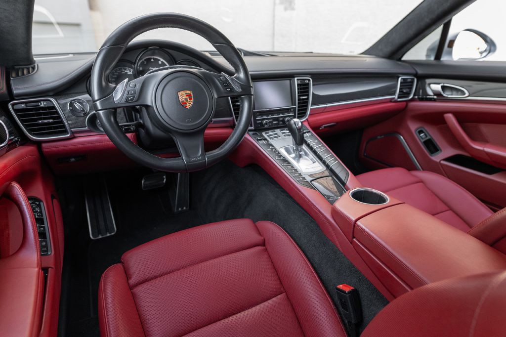 2016 Porsche Panamera Image 167
