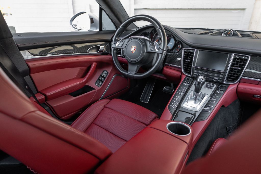 2016 Porsche Panamera Image 168