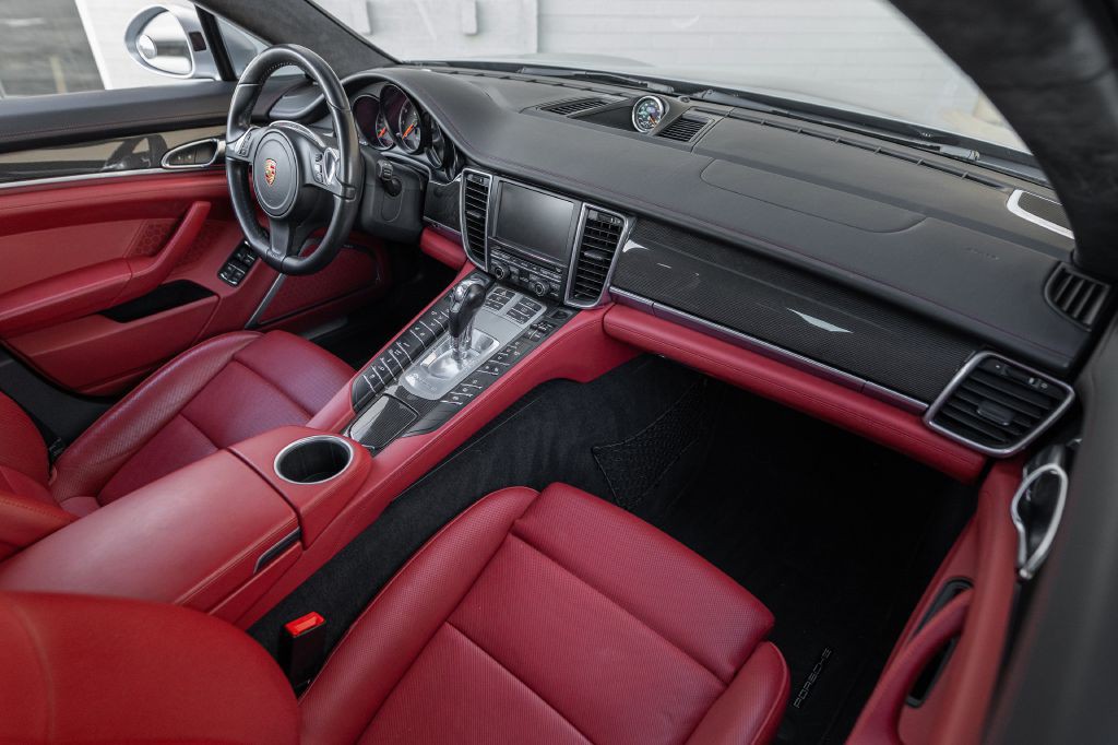 2016 Porsche Panamera Image 169