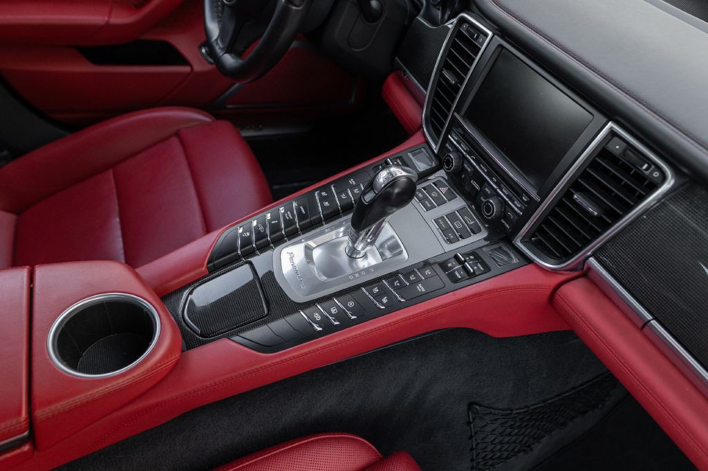 2016 Porsche Panamera Image 170