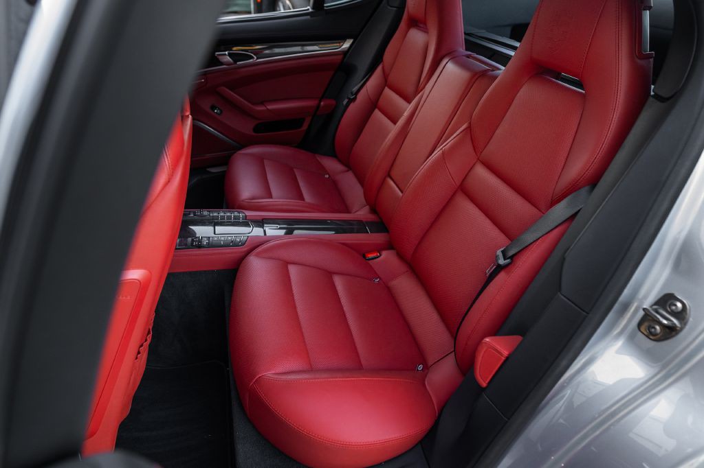 2016 Porsche Panamera Image 179