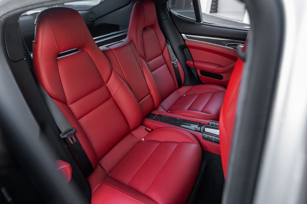 2016 Porsche Panamera Image 180