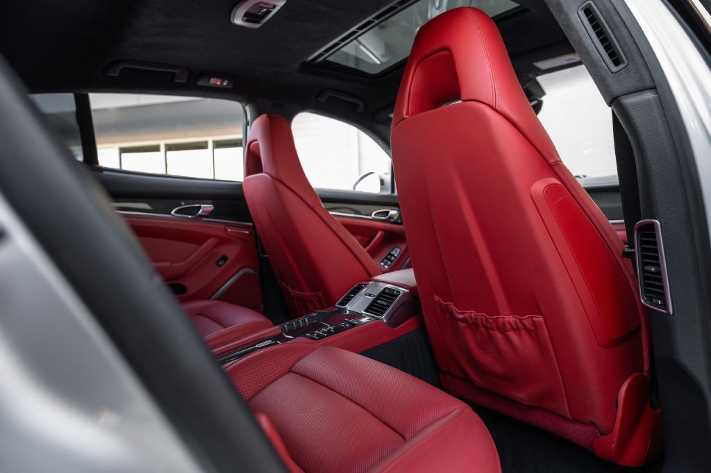 2016 Porsche Panamera Image 181