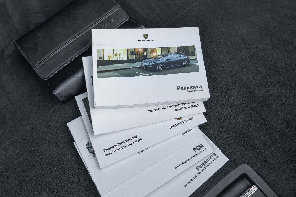 2016 Porsche Panamera Image 191