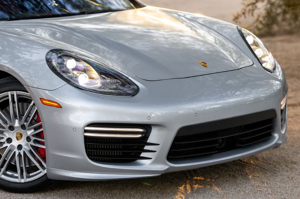 2016 Porsche Panamera Image 197