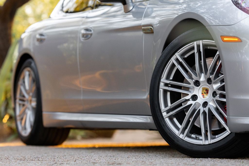 2016 Porsche Panamera Image 198