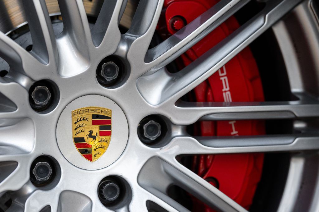 2016 Porsche Panamera Image 200