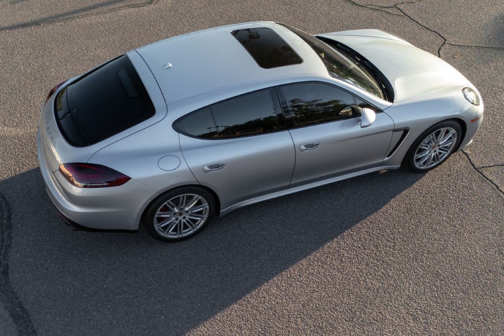 2016 Porsche Panamera Image 210