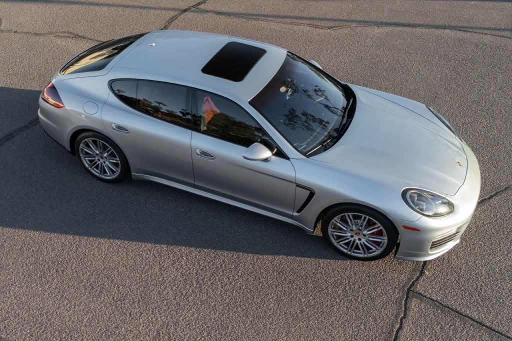 2016 Porsche Panamera Image 212