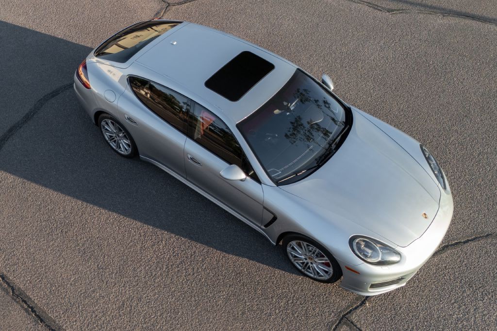 2016 Porsche Panamera Image 213