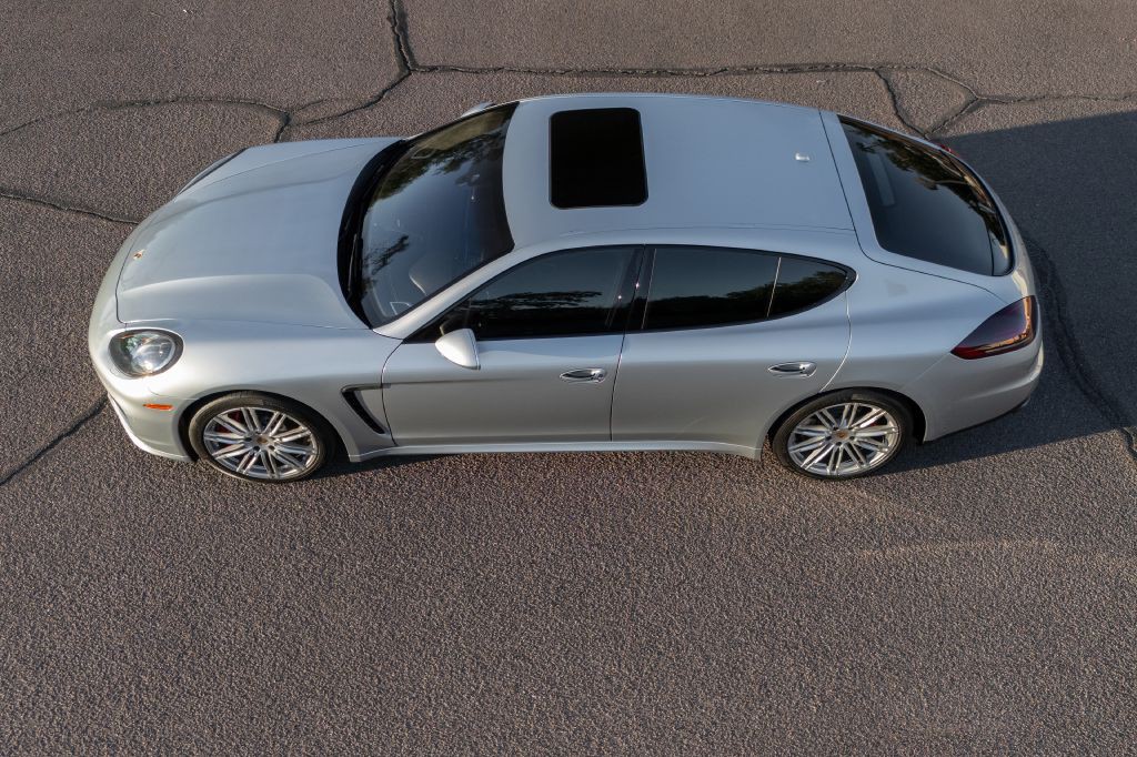 2016 Porsche Panamera Image 219