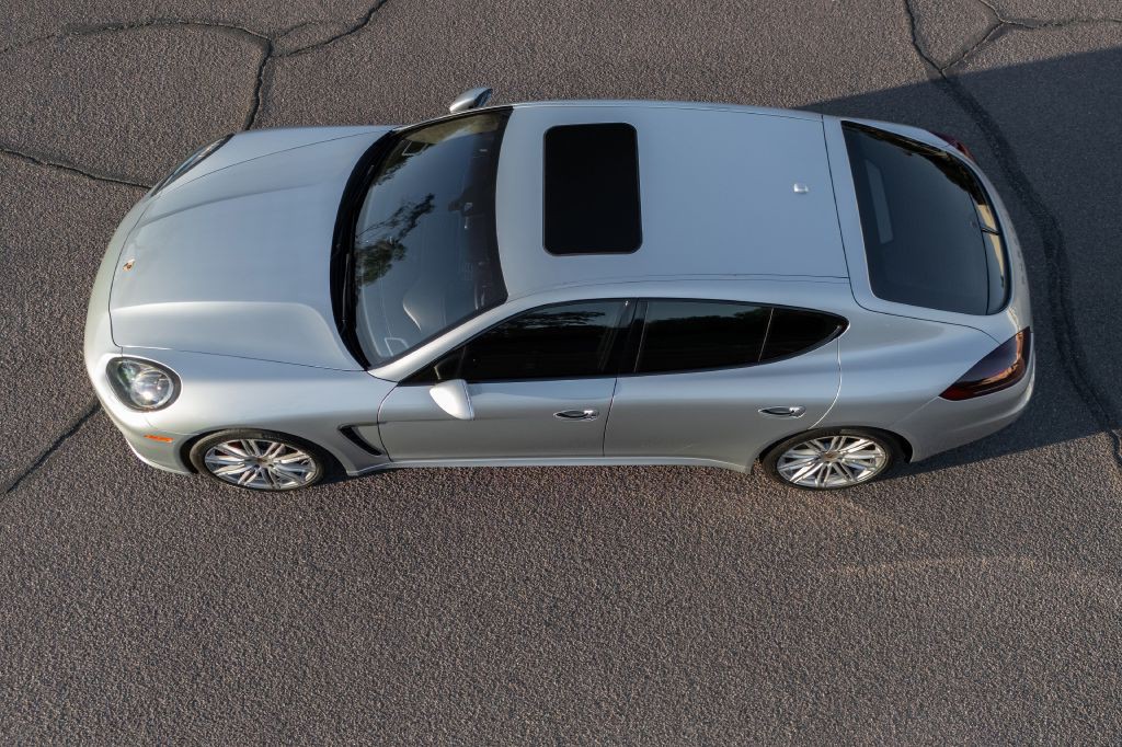2016 Porsche Panamera Image 220