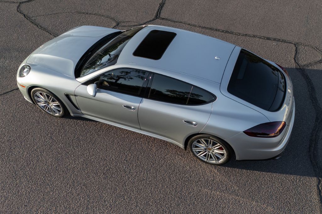 2016 Porsche Panamera Image 221