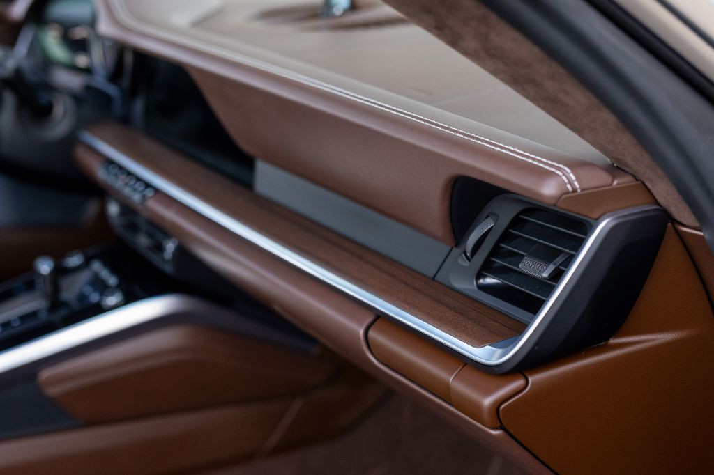 2020 Porsche 911 Image 32