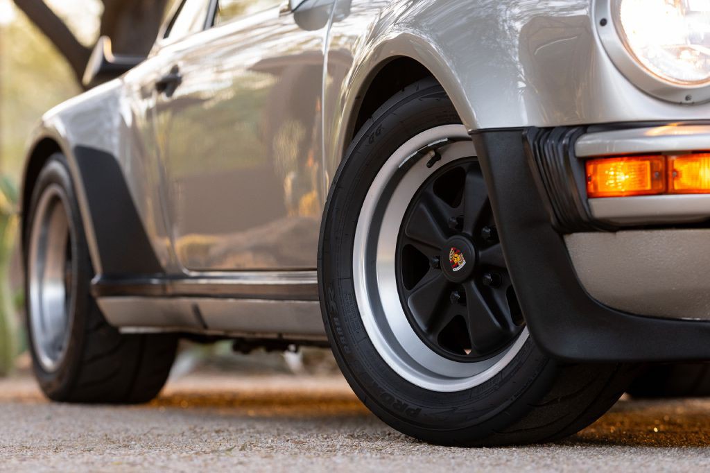 1989 Porsche 911 Image 3