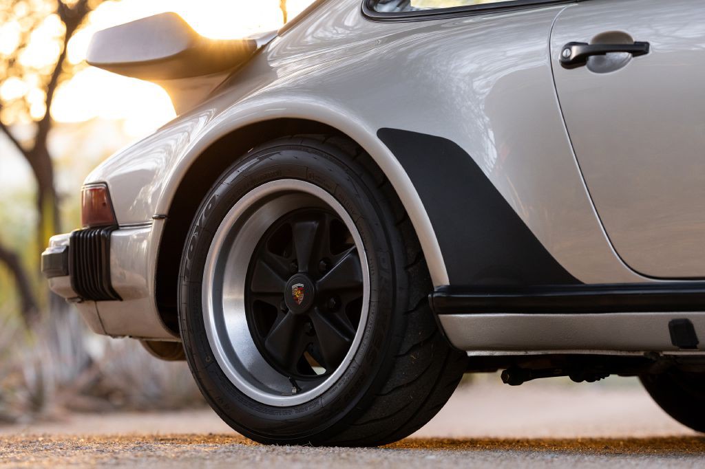 1989 Porsche 911 Image 6