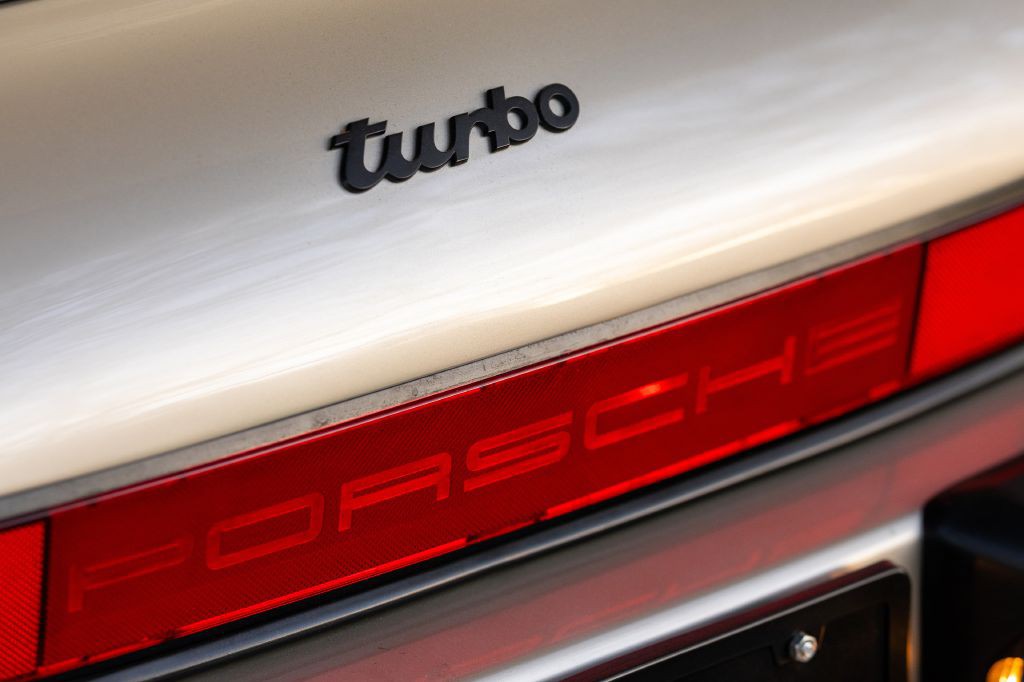 1989 Porsche 911 Image 11