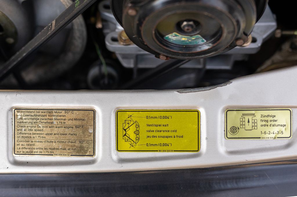 1989 Porsche 911 Image 102