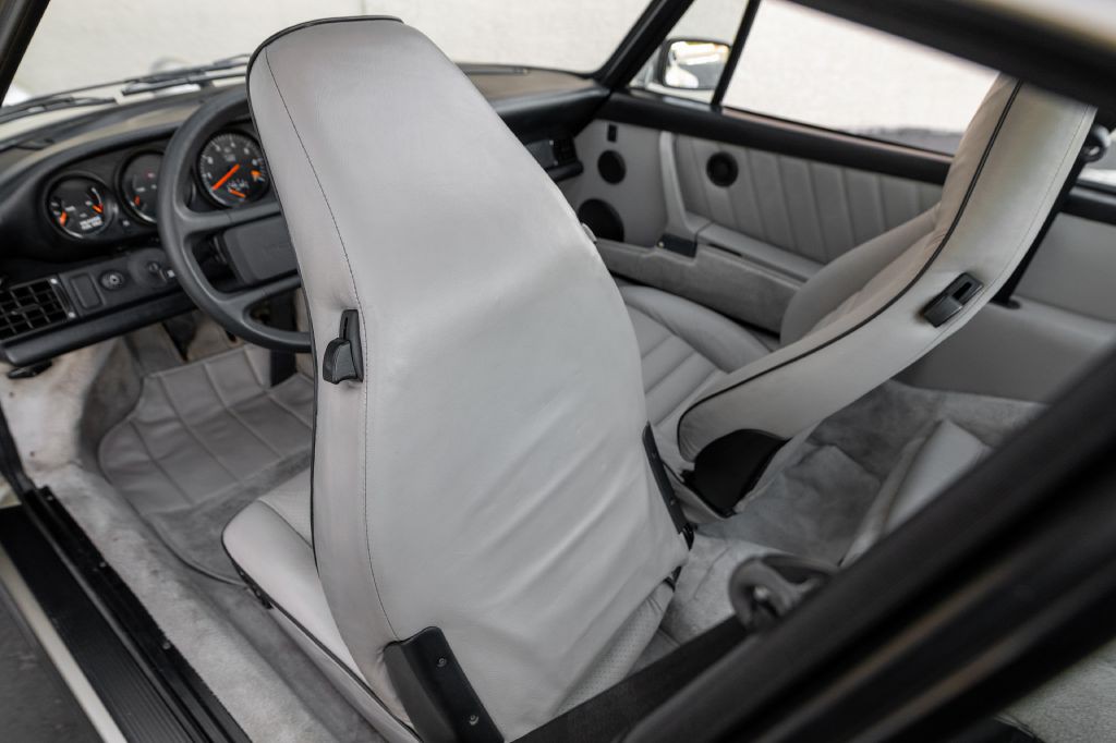 1989 Porsche 911 Image 122