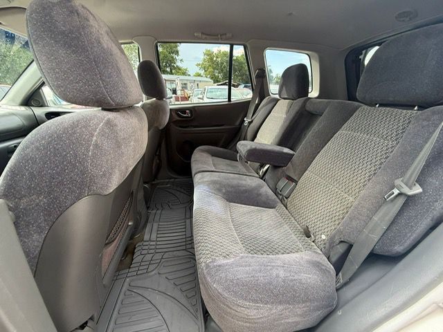 2004 Hyundai Santa Fe Image 10