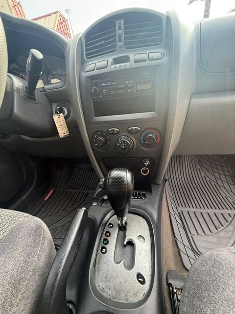 2004 Hyundai Santa Fe Image 11