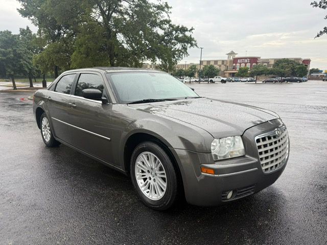 2008 Chrysler 300 Image 2