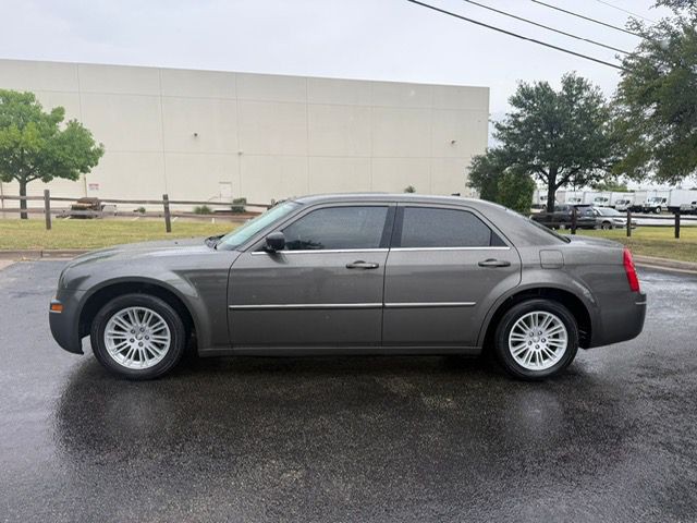 2008 Chrysler 300 Image 3