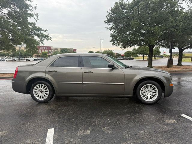 2008 Chrysler 300 Image 5