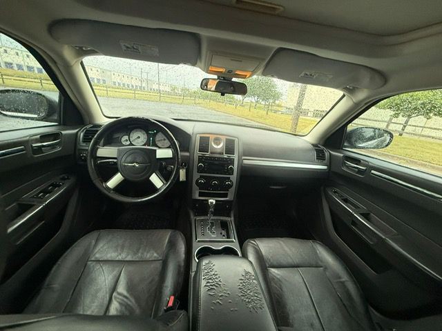 2008 Chrysler 300 Image 12