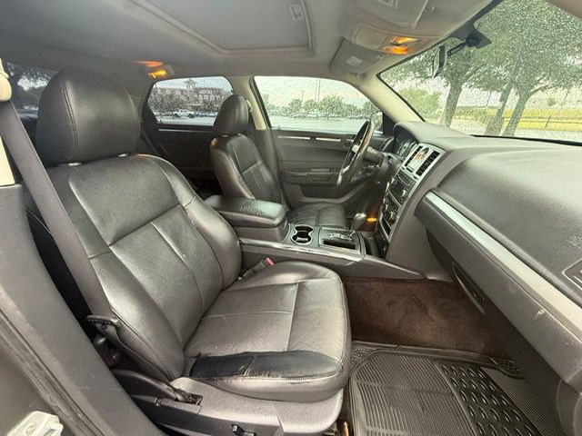 2008 Chrysler 300 Image 16
