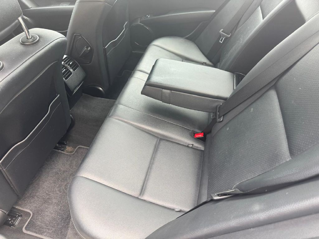 2011 Mercedes-Benz C-Class Image 11