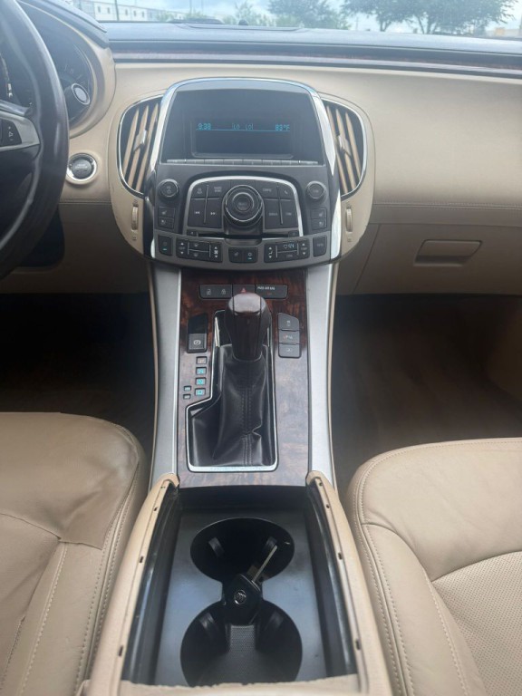 2011 Buick Lacrosse Image 18