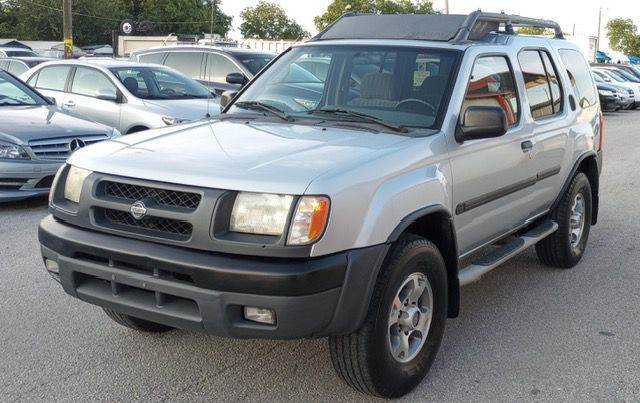 2000 Nissan Xterra Image 2