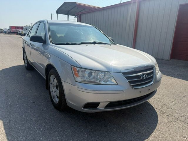 2010 Hyundai Sonata Image 2