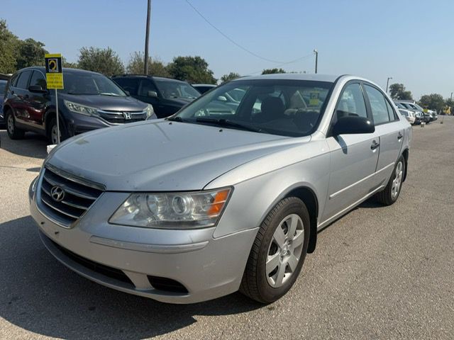 2010 Hyundai Sonata Image 3