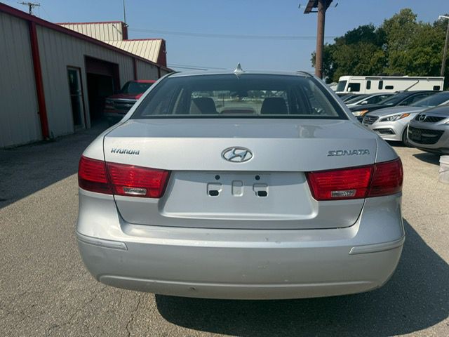 2010 Hyundai Sonata Image 4