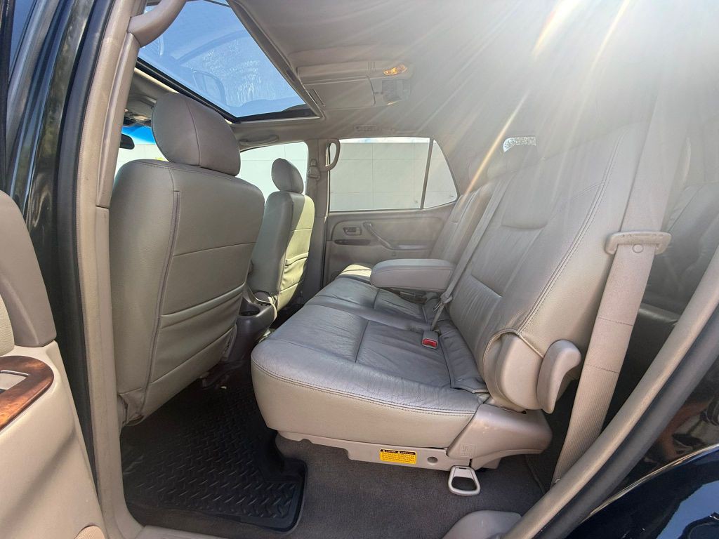 2006 Toyota Sequoia Image 16