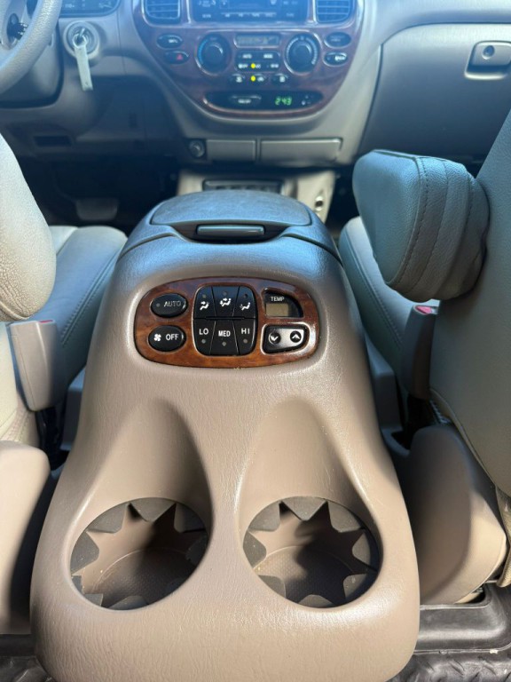 2006 Toyota Sequoia Image 21