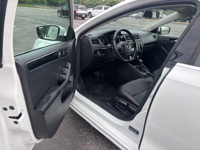 2016 Volkswagen Jetta Image 9