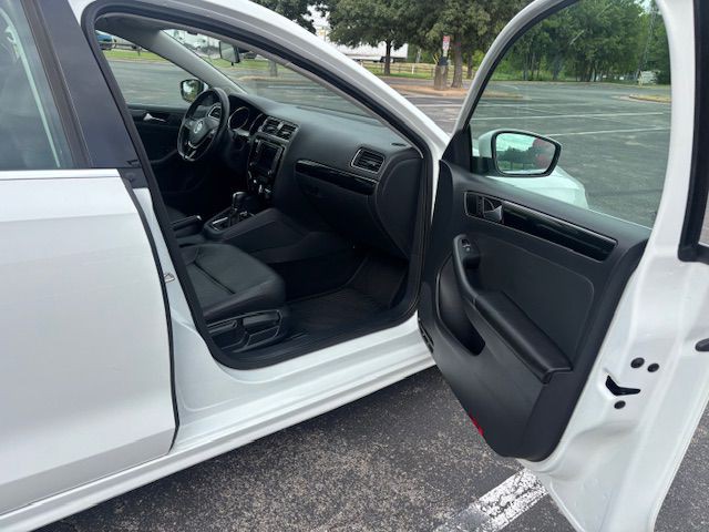 2016 Volkswagen Jetta Image 10
