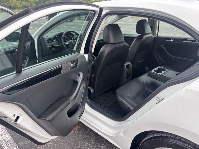 2016 Volkswagen Jetta Image 12